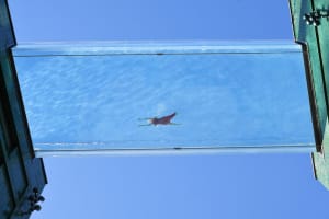 Piscina em acr�lico suspensa